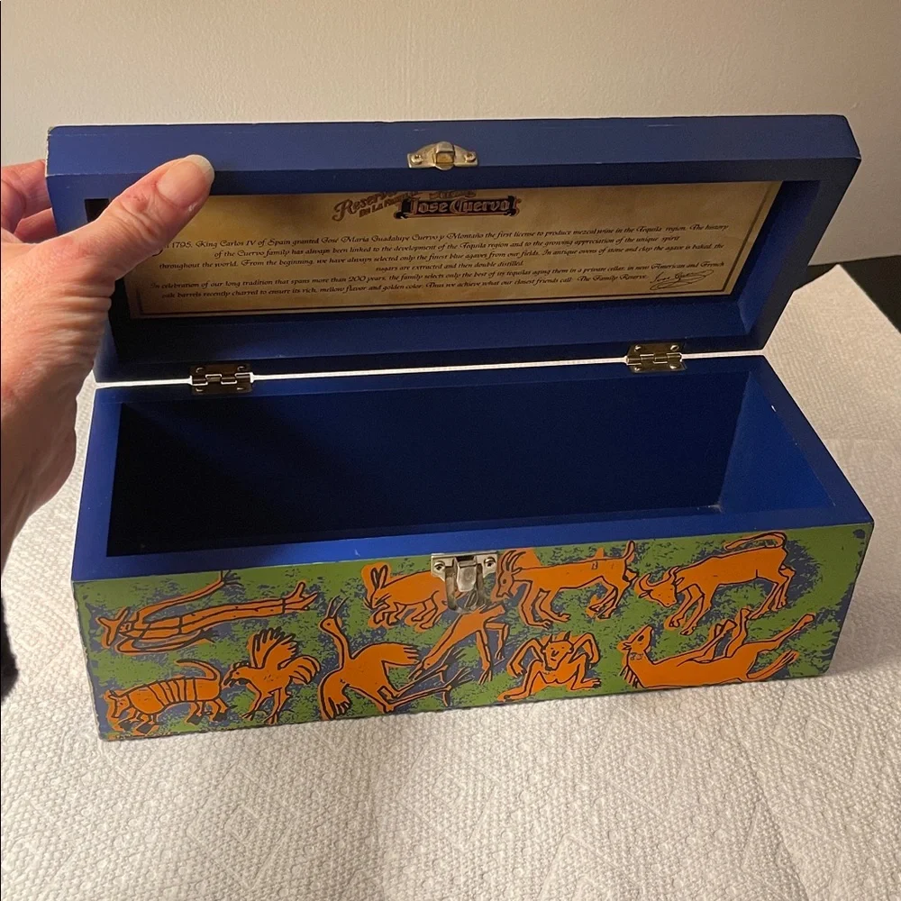 Jose Cuervo Tequila Reserva De La Familia Collectors Box 2002 Luis Zárate - Picture 14 of 14